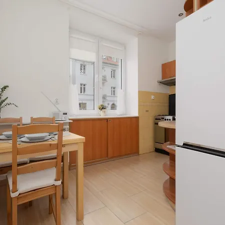 Διαμέρισμα Przytulne Z Miejscem Do Pracy Blisko Metro By Renters *