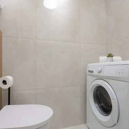 Przytulne Z Miejscem Do Pracy Blisko Metro By Renters Διαμέρισμα Βαρσοβία